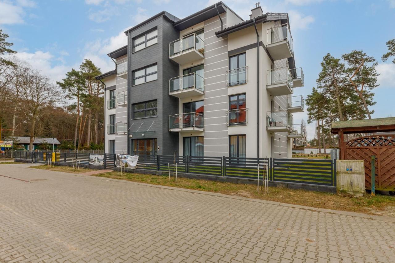Apartment With Parking 500 M From The Sea By Noclegi Renters Międzywodzie Dış mekan fotoğraf