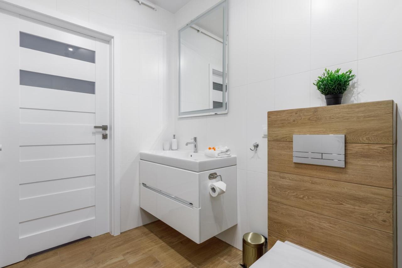 Apartment With Parking 500 M From The Sea By Noclegi Renters Międzywodzie Dış mekan fotoğraf
